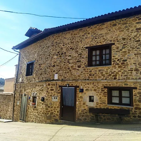 La Casa Del Pueblo El Berrugon * Carrocera