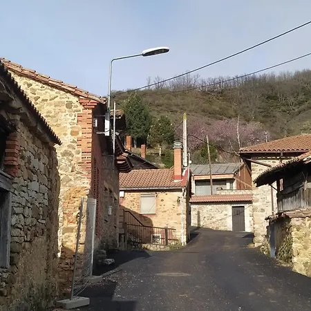 La Casa Del Pueblo El Berrugon Holiday home Carrocera