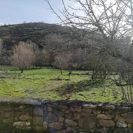 La Casa Del Pueblo El Berrugon Holiday home Carrocera
